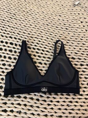 ALO Yoga Airlift Line Up Bra - Black